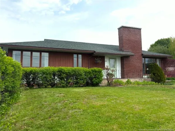 45 Parkside St, Atholville, NB E3N 4A3