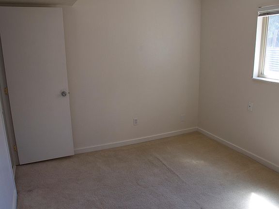 Downstairs bedroom (this picture shows the old carpet)