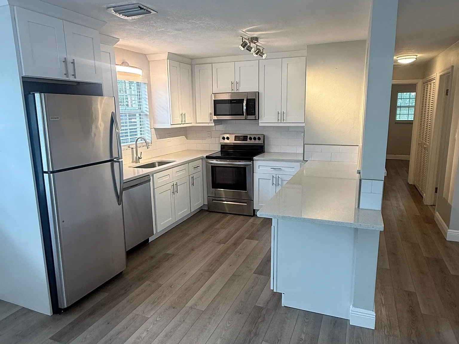 2 bed, 800 sqft, $2,000 — Photo 2