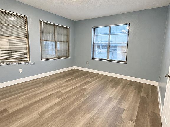 3rd image of 301 SW 10th Ave APT 4