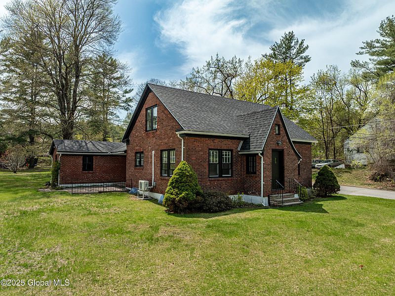 4th image of 420 Whiteview Road