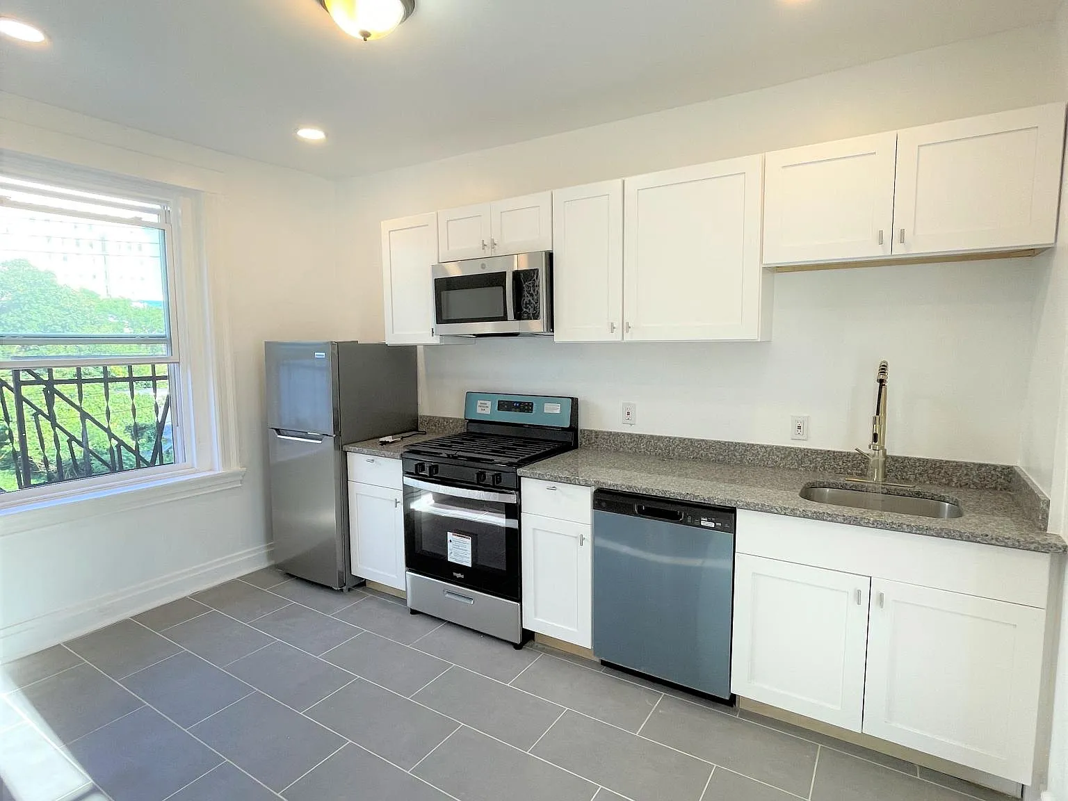 1 bed, 700 sqft, $1,350 — Photo 4
