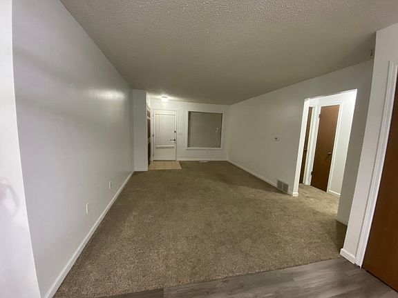 3rd image of 13976 152nd Ave