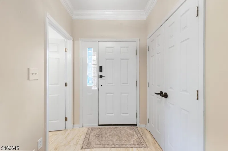 4 bed, 2.5 bath, $4,000 — Photo 4