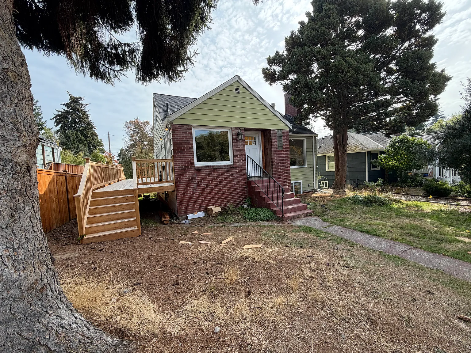 5 bed, 2360 sqft, $4,500 — Photo 2