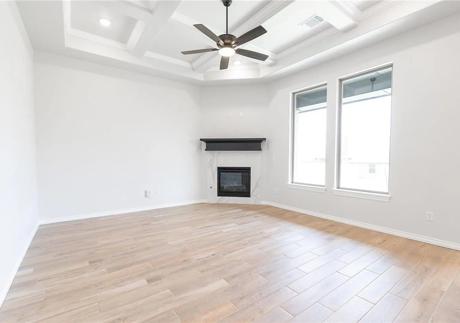 Very Nice brand new 3 bedroom 2 bath home in Choctaw schools — Photo 2