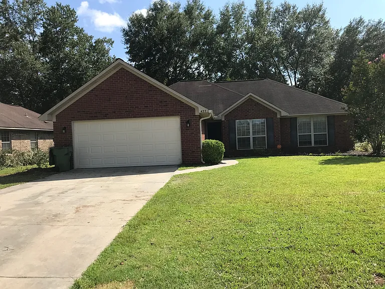 427 Lancaster Loop — Photo 1