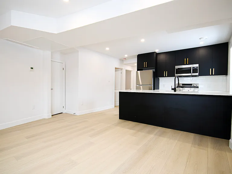 269 Madison Ave S #7 — Photo 4