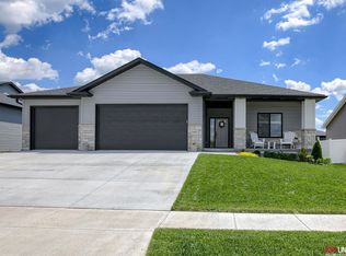 6442 SW 8th St, Lincoln, NE 68523