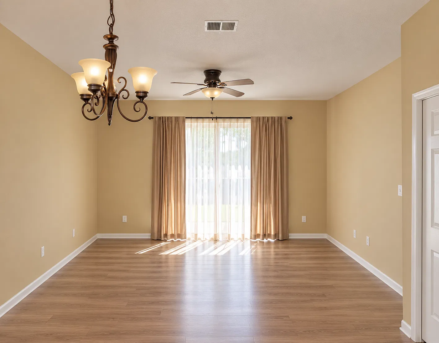 4/2 Lake View Home ! — Photo 3