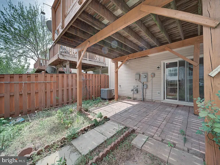 8241 Humphrey Ln — Photo 33