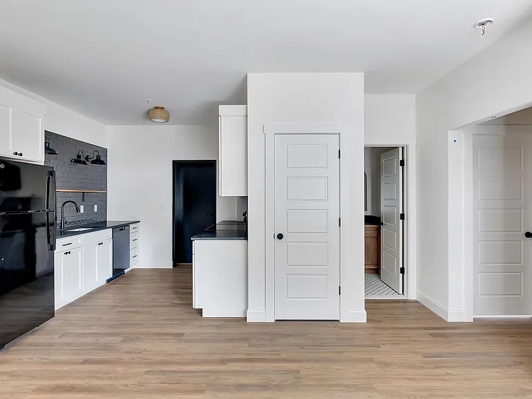 36 Pawling Ave #100 — Photo 10