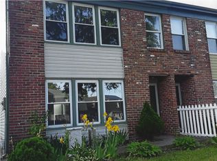 22 Fomalhaut Ct, Turnersville, NJ 08012