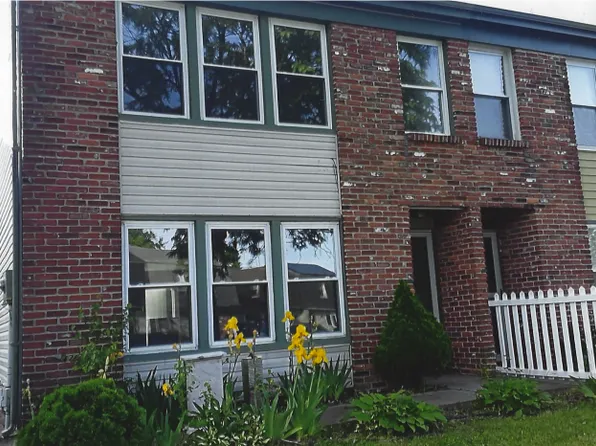 22 Fomalhaut Ct, Turnersville, NJ 08012