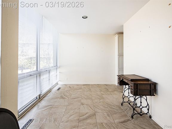 5th image of 1346 Nicolet Pl