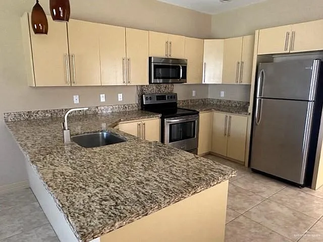 3920 W Daffodil Ave — Photo 7