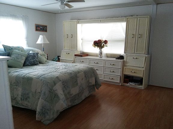5th image of 109 Camellia Dr