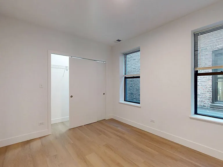 1323 E. 57th St — Photo 10