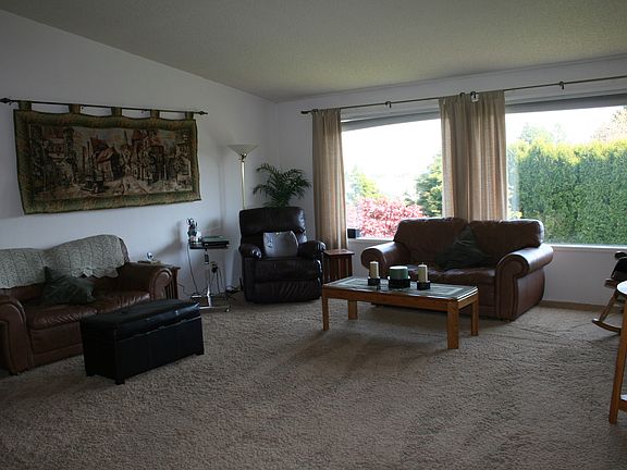 Large 18ft X 20ft L/R, with a peek a boo view of Mt. Baker, 