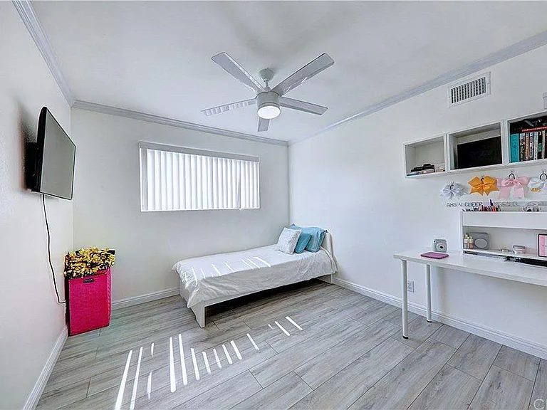 216 N Alhambra Ave — Photo 12