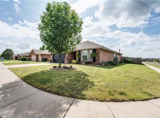 4001 Red Apple Ter, Moore, OK 73160