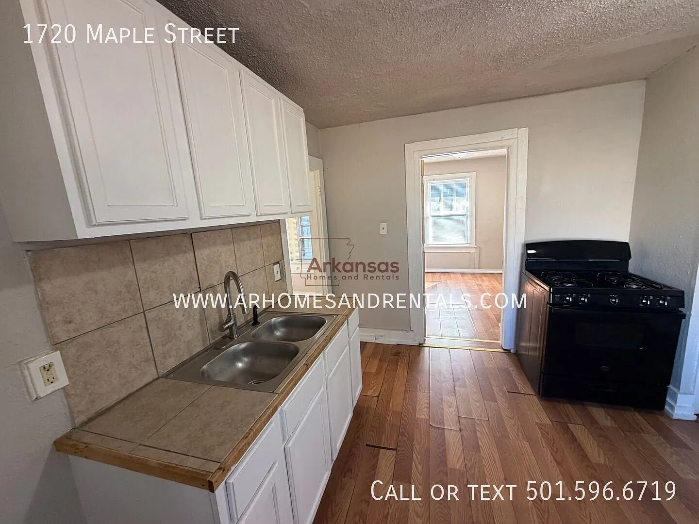 1/2 Off First Month's Rent!! ~ 1720 Maple Street - 2 Bedrooms | 1 Bathroom — Photo 4