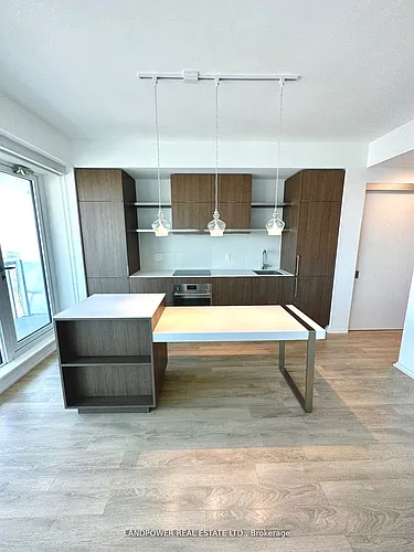 197 Yonge St Photo 1
