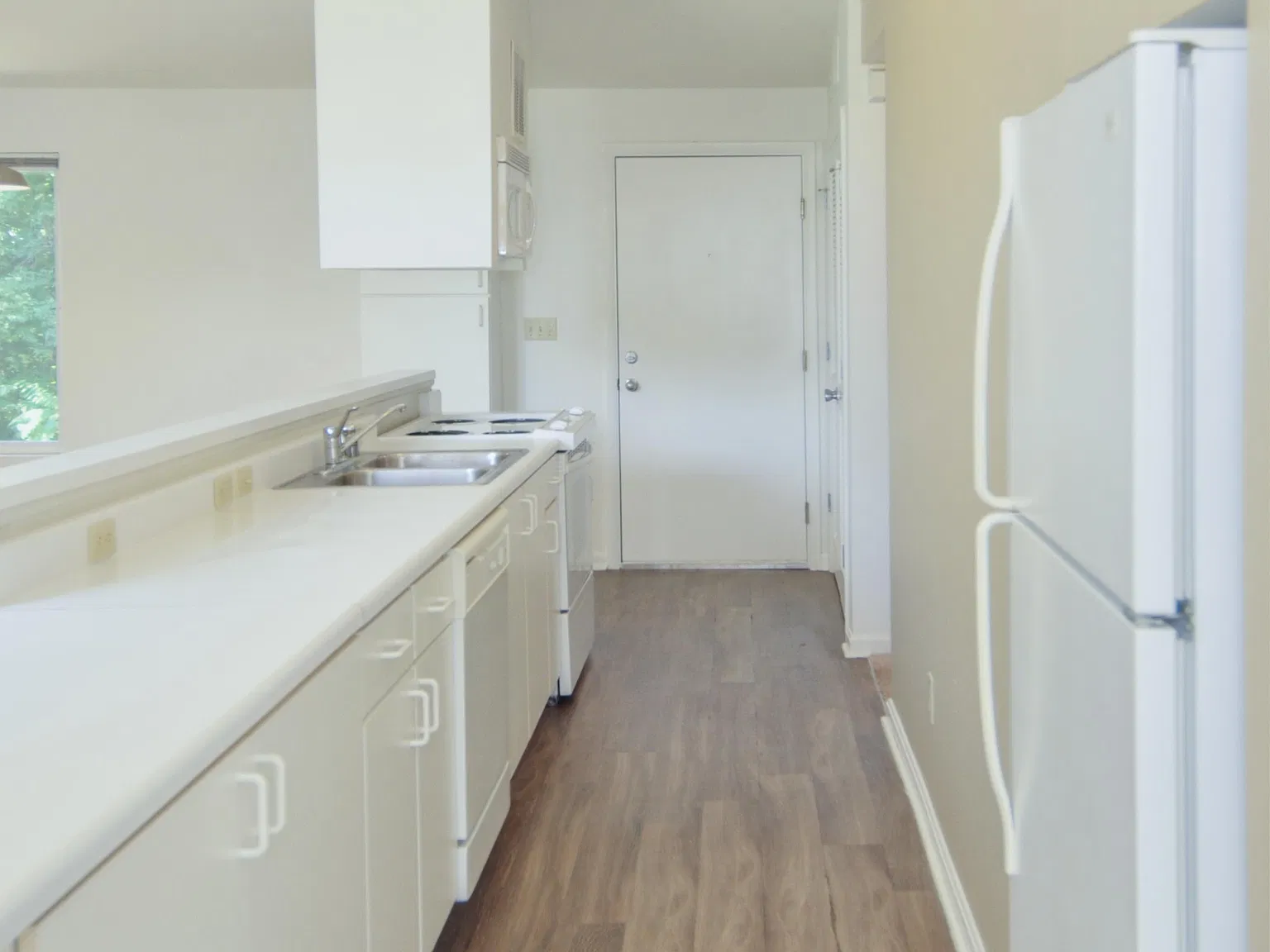 1 bed, 742 sqft, $1,199 — Photo 1