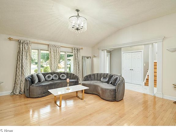 2nd image of 27798 Edgepark Dr