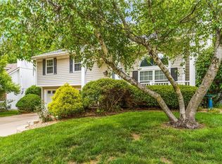 2204 NE Chipman Rd, Lees Summit, MO 64086