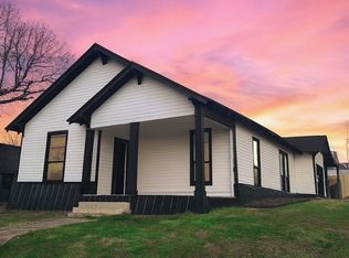 915 NE 1st St, Mineral Wells, TX 76067