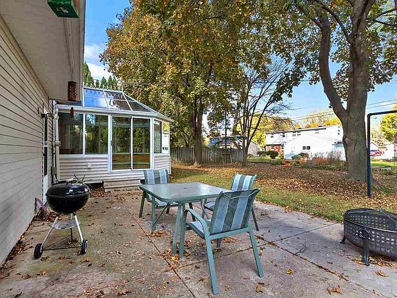 3rd image of 815A Virginia Dr