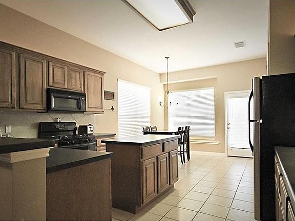 4th image of 2125 Petrified Forest Dr