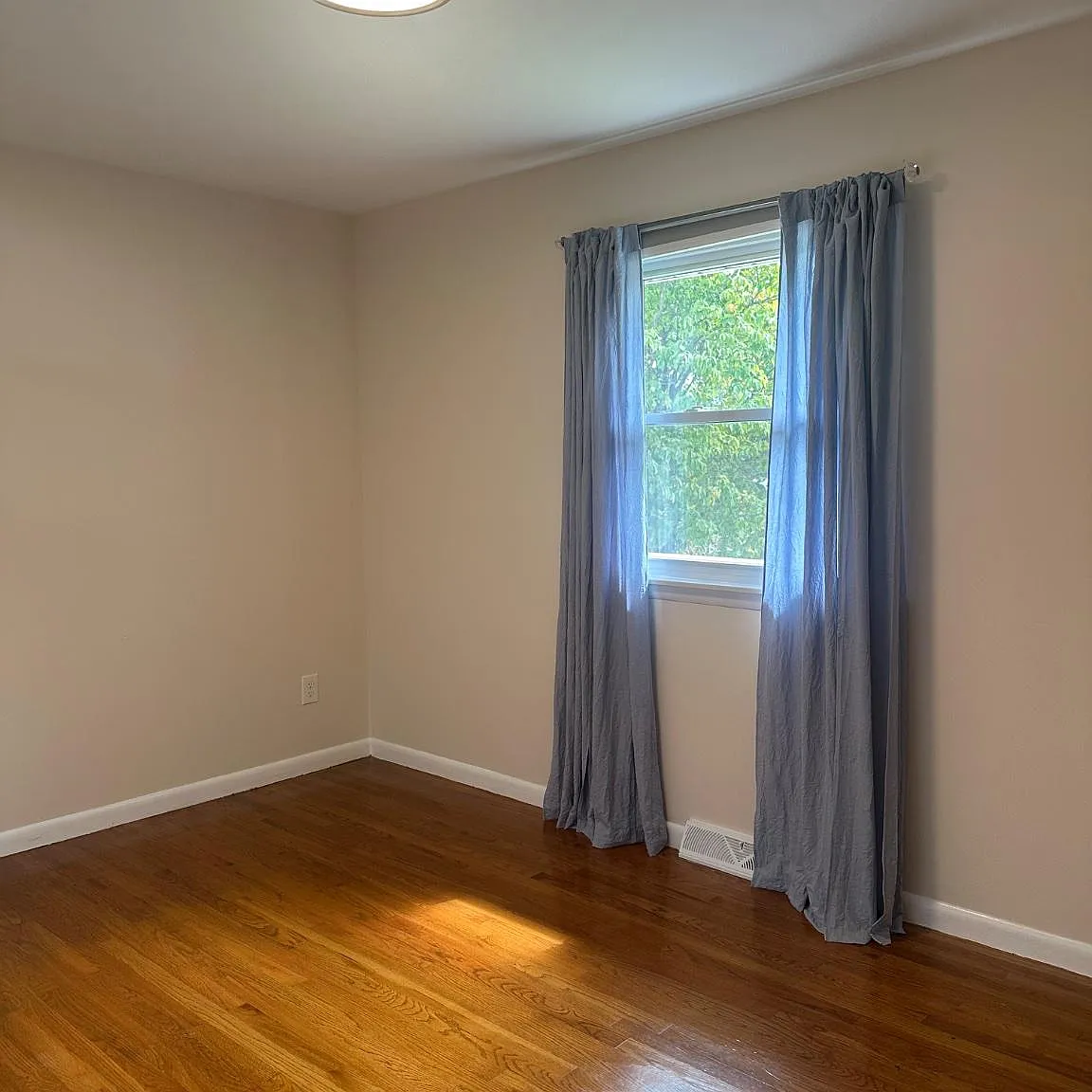 4 bed, 2.5 bath, 2186 sqft, $3,550 — Photo 2