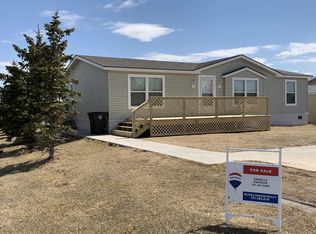 601 Wagon Trail Ln, Stanley, ND 58784