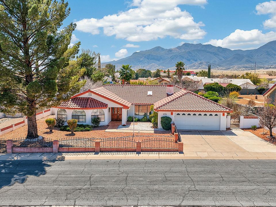 1st image of 976 KATHERINE Drive