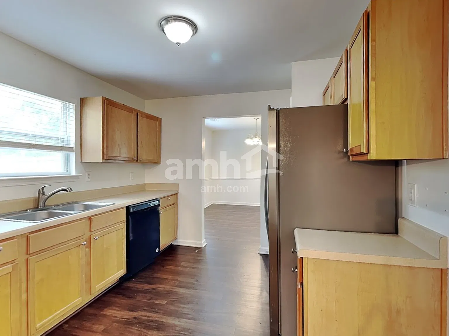 5 bed, 3.0 bath, 3033 sqft, $2,585 — Photo 4