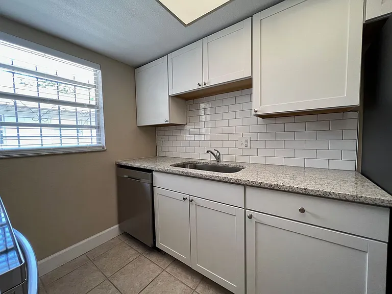 529 Hibiscus Way — Photo 11