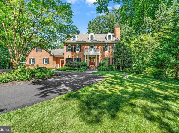 1135 Goldfinch Ln, Millersville, MD 21108