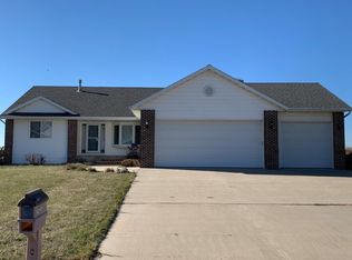 908 Sterling Ave, Worthington, MN 56187