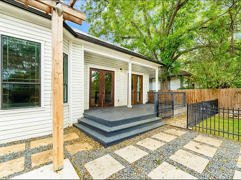 1018 Burnet St — Photo 28