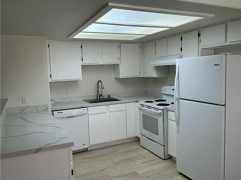 6560 Wilma Ave #202 — Photo 3