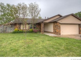 3813 S Sycamore Ave, Broken Arrow, OK 74011