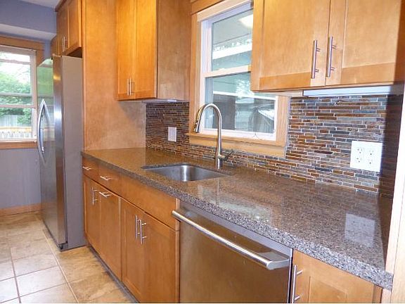 STYLE & SUBSTANCE Beautiful upgrade back splash & granite countertops sets the tone!