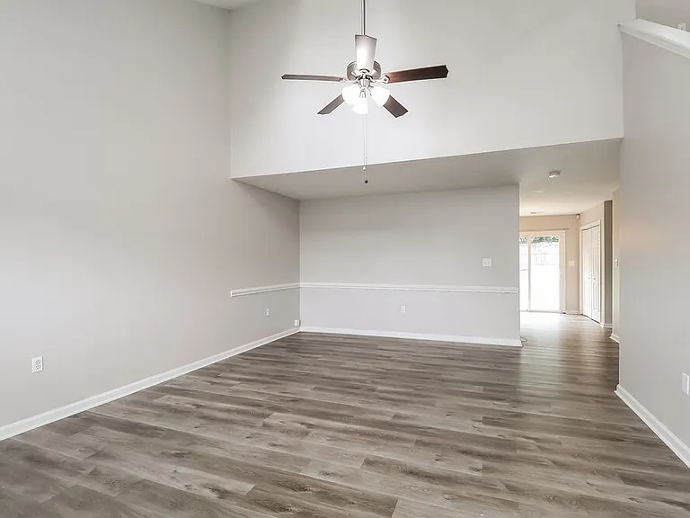 814 Oakshire Cir — Photo 5