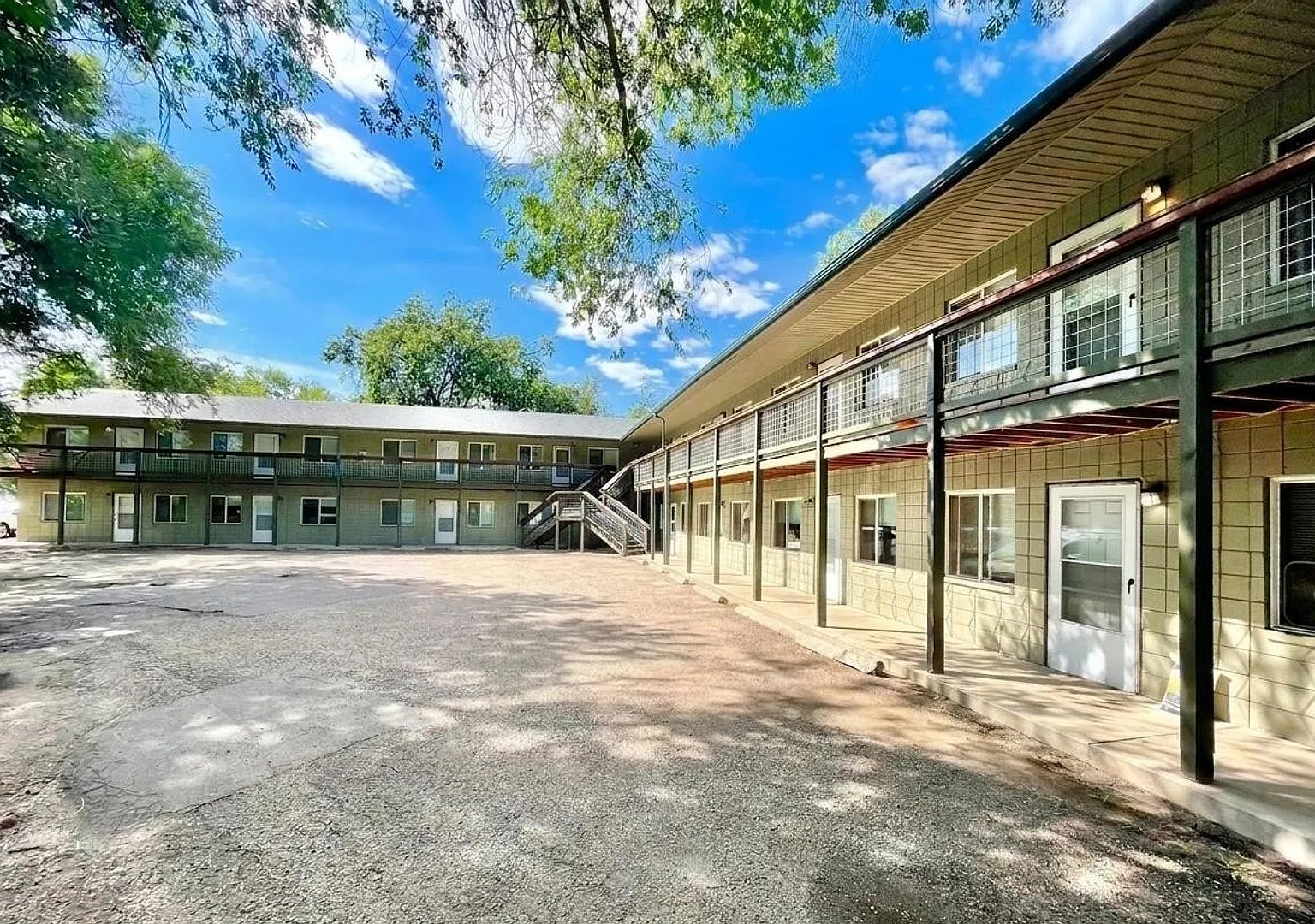 1/2 Off First Month! Second-Floor 1-Bedroom Near City Park. Flexible lease options ending May 2027 — Photo 1