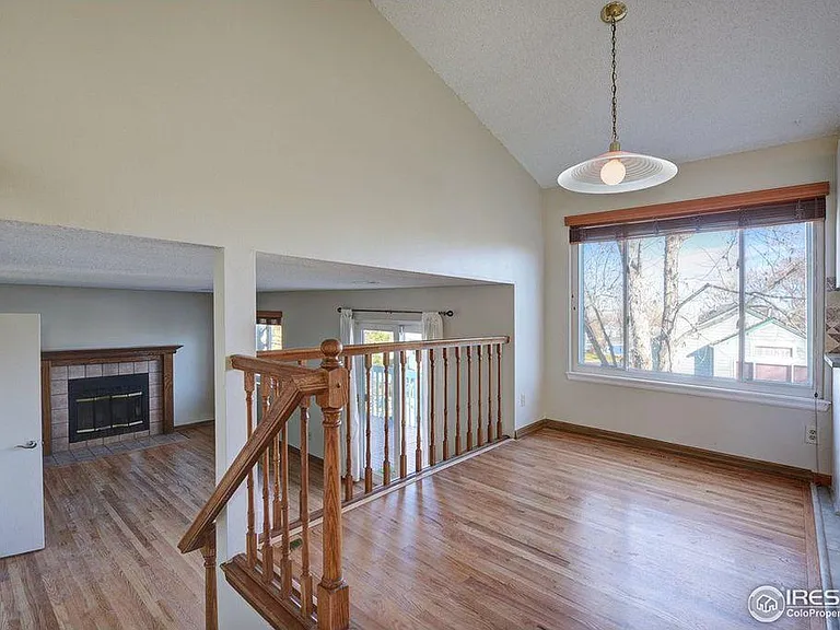 2208 Dogwood Cir — Photo 2