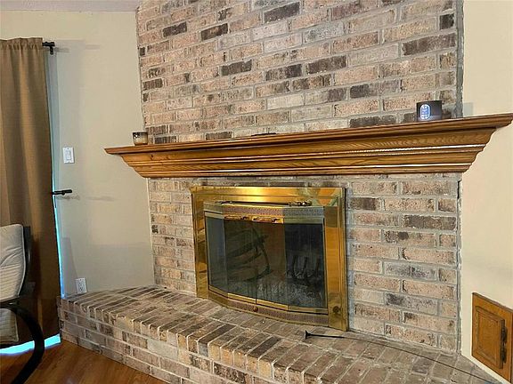 5th image of 427 Woodrail Drive