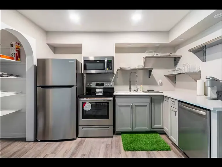 1801 Herrin Ave — Photo 2