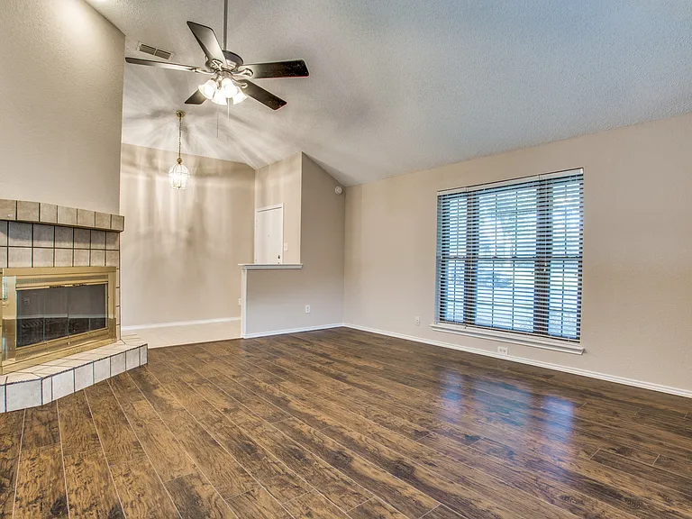638 Plumlee Pl — Photo 4
